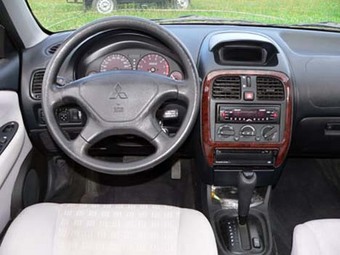 2000 Mitsubishi Carisma Pictures