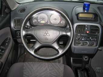 2000 Mitsubishi Carisma Photos