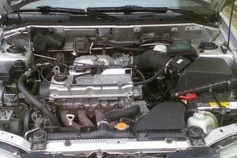 2000 Mitsubishi Carisma Photos