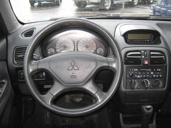 2000 Mitsubishi Carisma Pictures