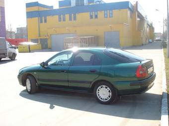 2000 Mitsubishi Carisma Photos
