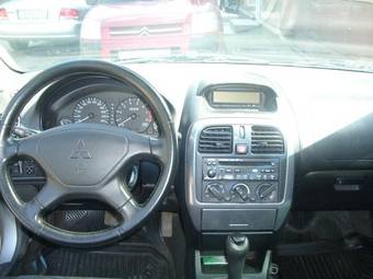 2000 Mitsubishi Carisma Pictures