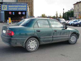 2001 Mitsubishi Carisma Photos