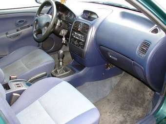 2001 Mitsubishi Carisma Images
