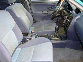 2001 Mitsubishi Carisma Pictures