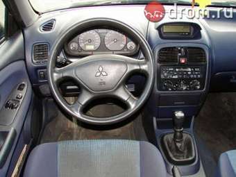 2001 Mitsubishi Carisma Pics