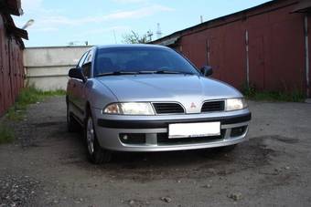 2001 Mitsubishi Carisma Photos
