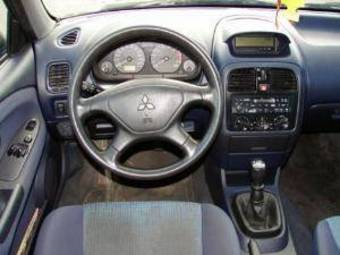 2001 Mitsubishi Carisma Pictures