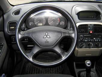2001 Mitsubishi Carisma Pics