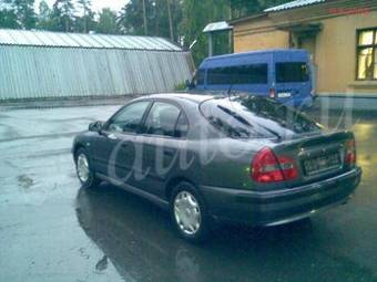 2001 Mitsubishi Carisma Photos