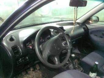 2001 Mitsubishi Carisma Photos