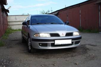 2001 Mitsubishi Carisma Photos