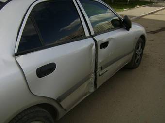 2001 Mitsubishi Carisma Pictures