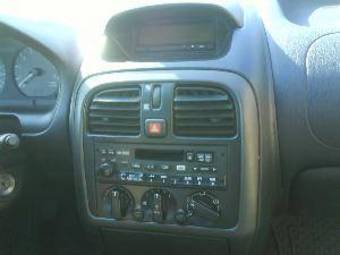 2001 Mitsubishi Carisma Photos
