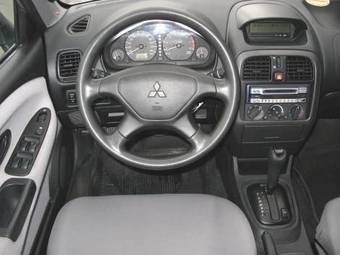2001 Mitsubishi Carisma Pics