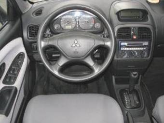2001 Mitsubishi Carisma Pictures