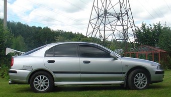 2002 Mitsubishi Carisma Photos