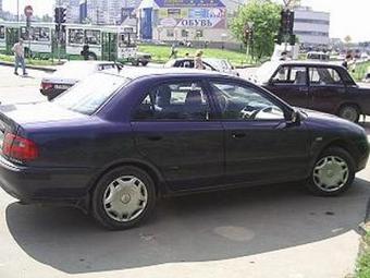 2002 Mitsubishi Carisma Photos