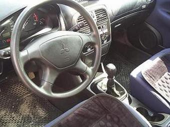 2002 Mitsubishi Carisma Photos