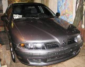 2002 Mitsubishi Carisma Pictures
