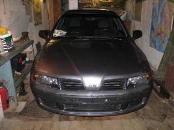 2002 Mitsubishi Carisma Photos