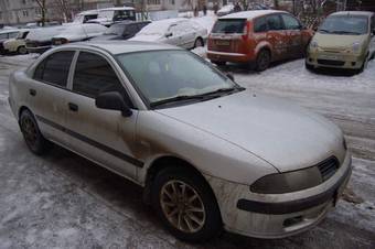 2002 Mitsubishi Carisma Wallpapers