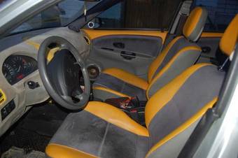 2002 Mitsubishi Carisma Images