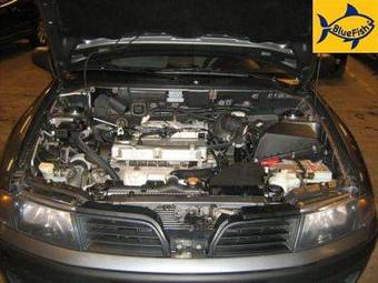 2002 Mitsubishi Carisma Pictures