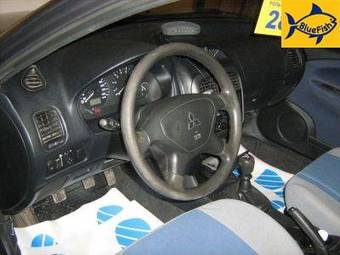 2002 Mitsubishi Carisma Photos