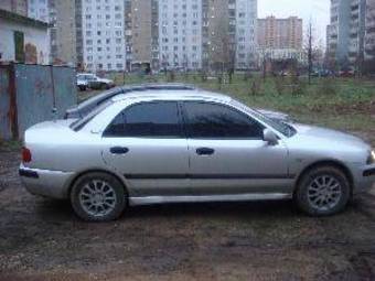 2002 Mitsubishi Carisma Images