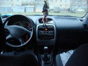 2002 Mitsubishi Carisma Pics