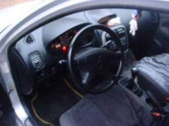 2002 Mitsubishi Carisma Pictures