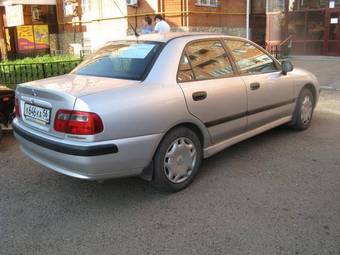 2002 Mitsubishi Carisma Images