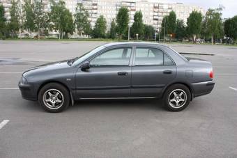 2002 Mitsubishi Carisma Pictures