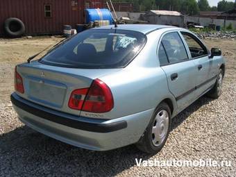 2002 Mitsubishi Carisma Photos