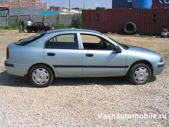 2002 Mitsubishi Carisma Photos