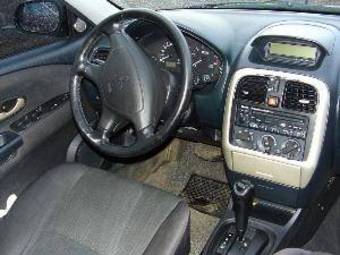 2002 Mitsubishi Carisma Pictures