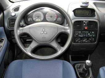 2002 Mitsubishi Carisma Pictures