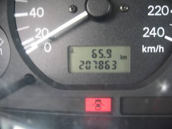 2002 Mitsubishi Carisma Photos