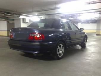 2002 Mitsubishi Carisma Pictures
