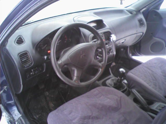 2003 Mitsubishi Carisma