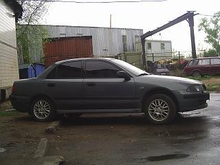 2003 Mitsubishi Carisma Images