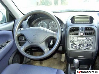 2003 Mitsubishi Carisma Pictures