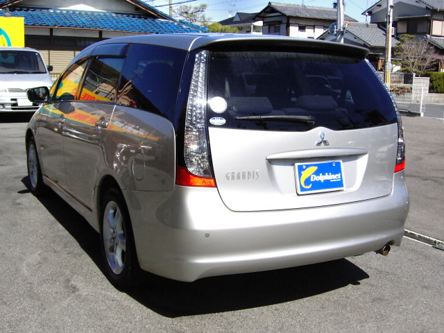 2003 Mitsubishi Carisma Pics