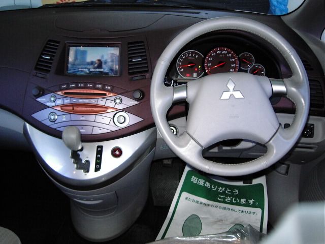 2003 Mitsubishi Carisma Pictures