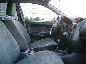 2003 Mitsubishi Carisma Pics