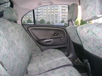 2003 Mitsubishi Carisma Pictures