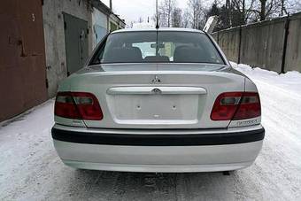 2003 Mitsubishi Carisma Pictures