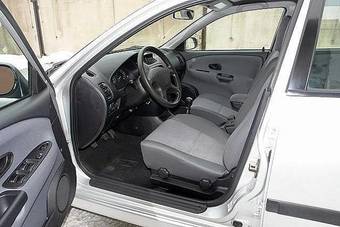 2003 Mitsubishi Carisma Photos