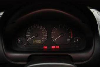 2003 Mitsubishi Carisma Pictures